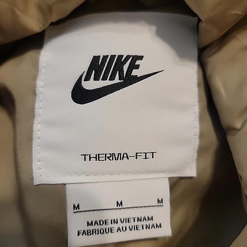 Nike Sportswear‎ Therma-Fit Repel Vest Beige Black Mens Medium (FB8201-010)